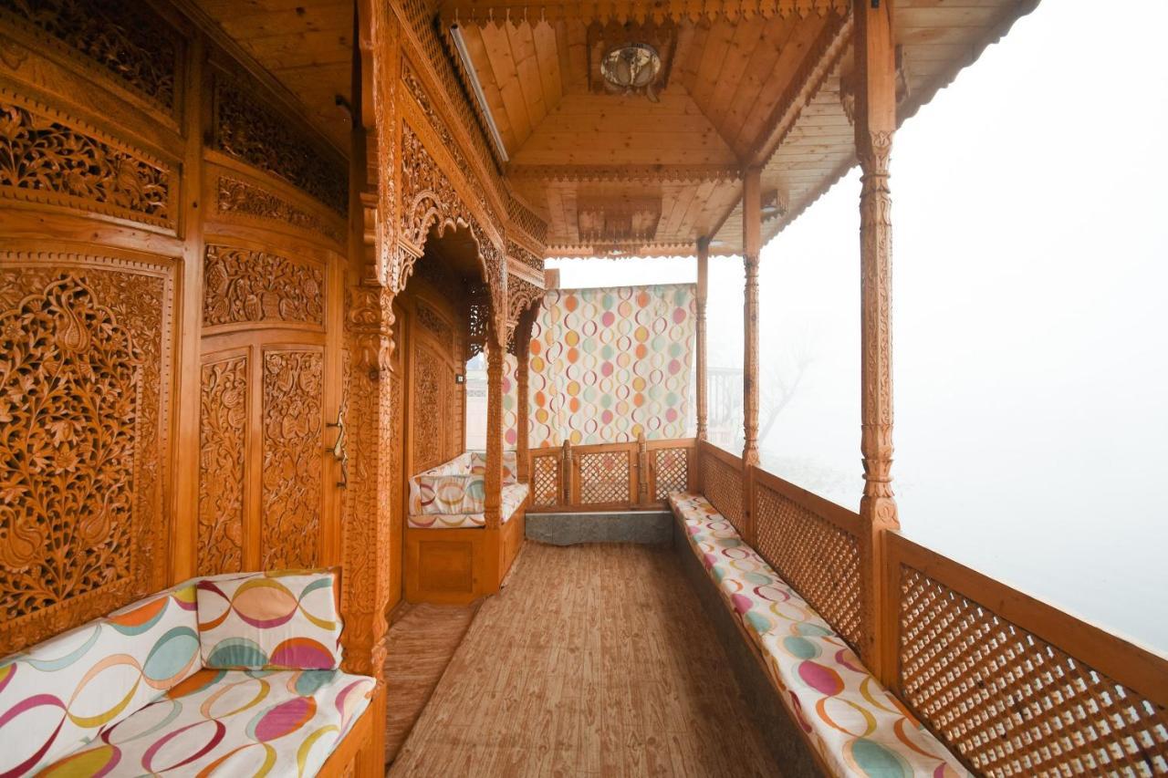 Hotel Oyo 66637 Merlin Group Of Houseboats Srīnagar Exteriér fotografie