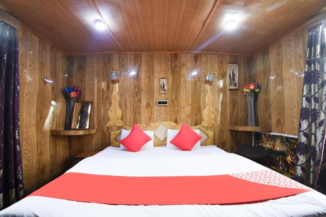 Hotel Oyo 66637 Merlin Group Of Houseboats Srīnagar Exteriér fotografie