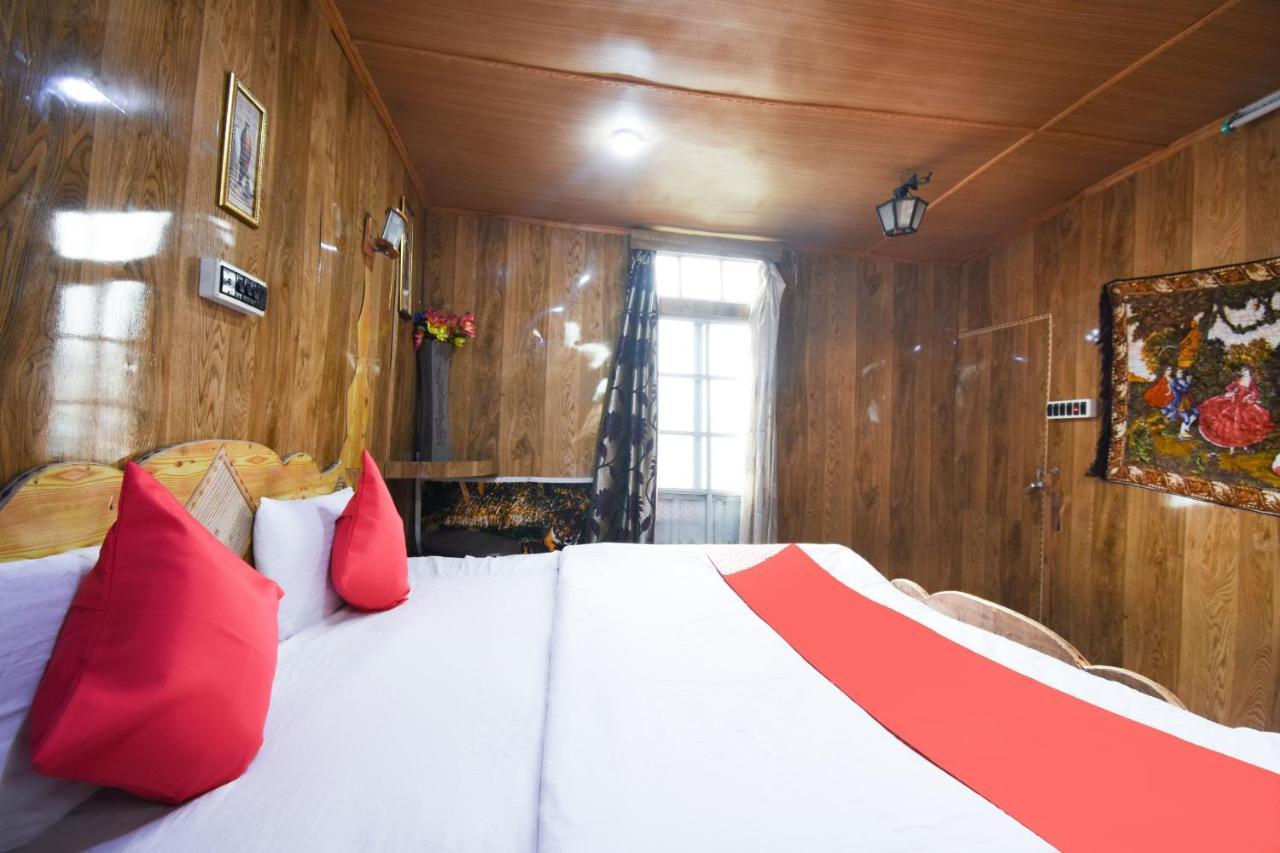 Hotel Oyo 66637 Merlin Group Of Houseboats Srīnagar Exteriér fotografie